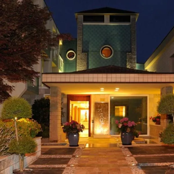 Casaalbergo La Rocca, hotel in SantʼAngelo