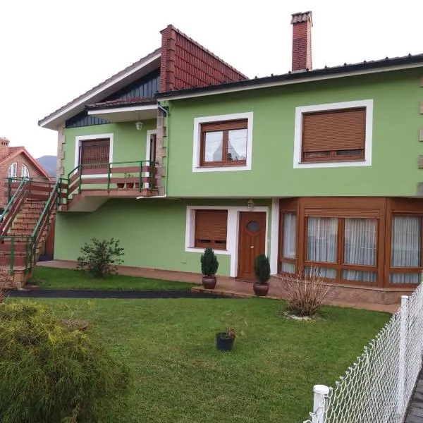 Las Higueras -casa con jardín-, hotel v destinaci Pomaluengo