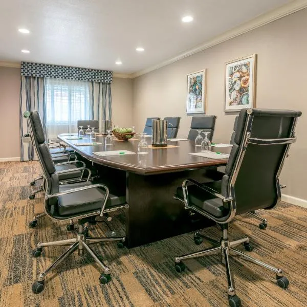 Holiday Inn Auburn by IHG, hotel di Auburn