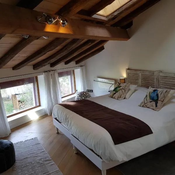 La maison triangulaire – hotel w mieście Roussines