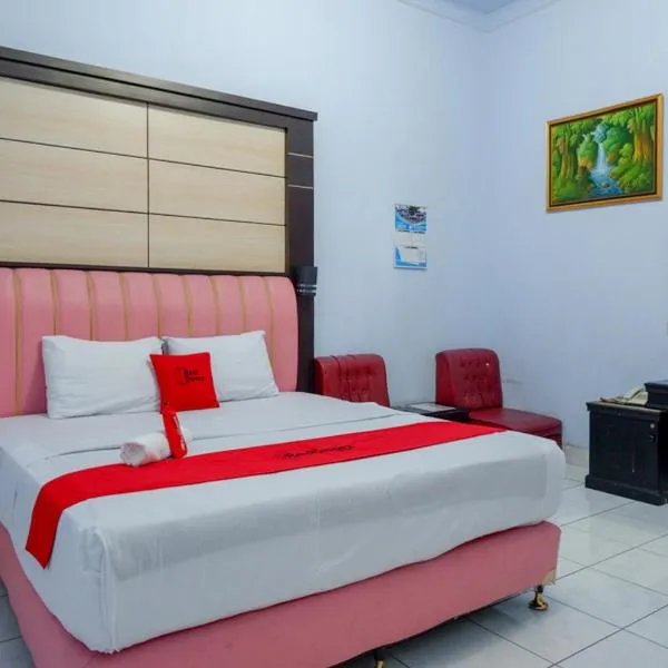 RedDoorz Plus Syariah near Stasiun Pekalongan 2, hotel in Pekalongan