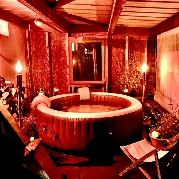 Le gîte du cavalier au cœur de la Forêt/jacuzzi، فندق في Choisey