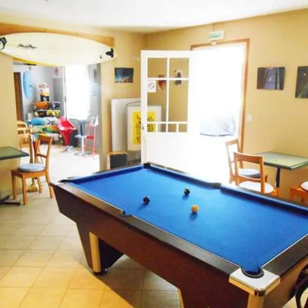 zenzela surf house, hotel v destinaci Naujac-sur-Mer