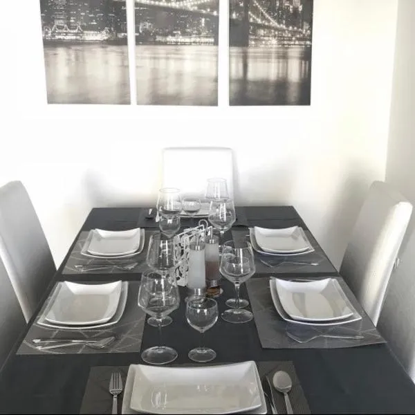 Beautiful 3 bedroom flat 8-9 persons, hotel in Ivry-sur-Seine