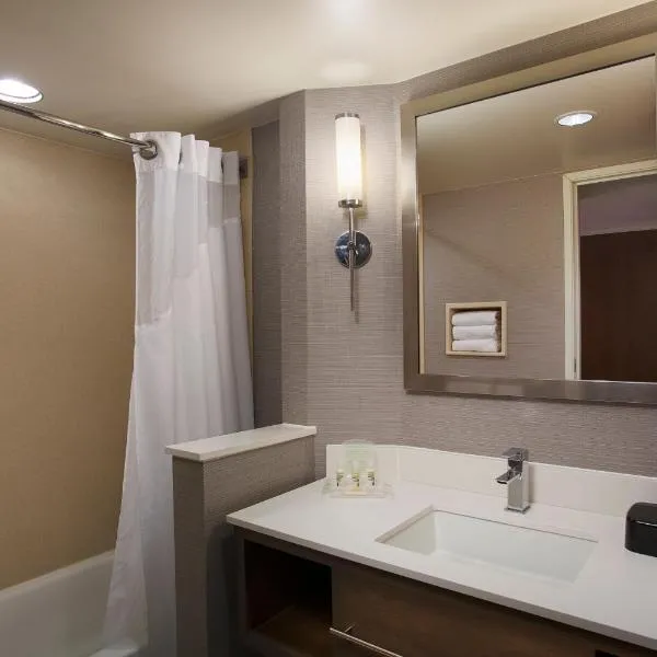 Holiday Inn Grand Rapids-Airport by IHG, hotel in Grand Rapids