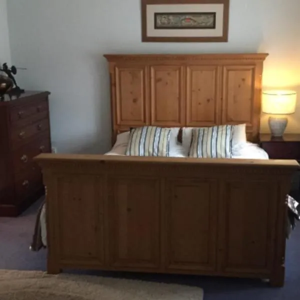 Beautiful private room with Kingsize bed and large private en-suite, hotel v mestu Whittlesey