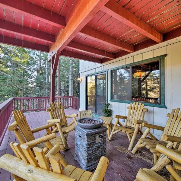 Spacious Lake Arrowhead Home with 2 Decks and Views, khách sạn ở Lake Arrowhead