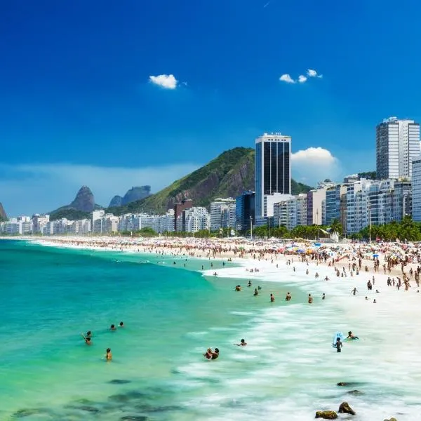 Apartamento TOP em Copacabana na quadra da praia! Sol, praia e muito conforto!, hotel no Rio de Janeiro