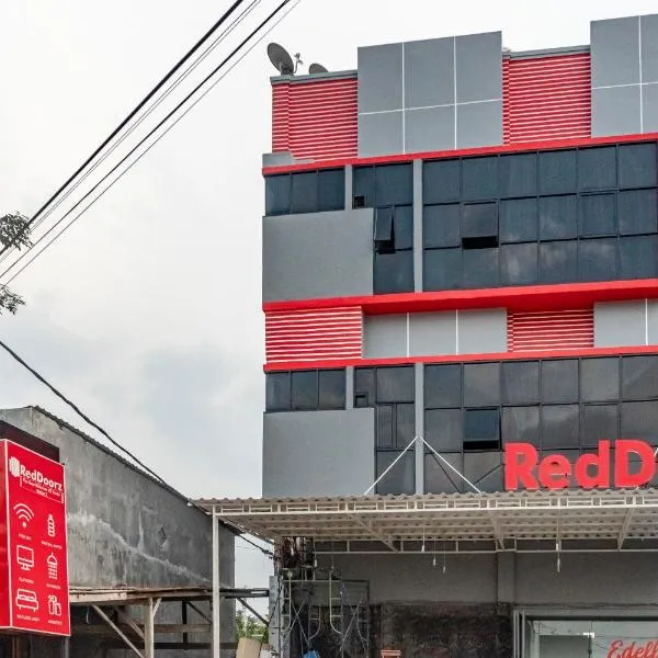 RedDoorz Plus near Millenium ICT Centre Medan 2, hotell i Pulauberayan