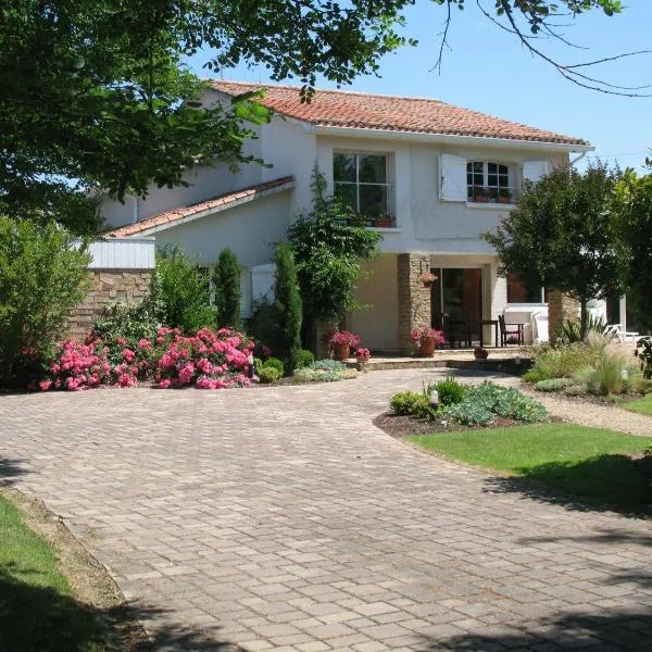 Chambres d'Hôtes Le Mûrier, hotel v destinácii Bressuire