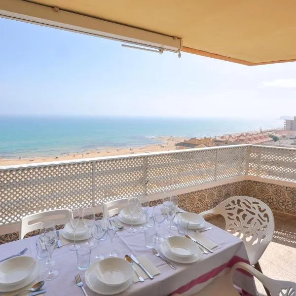 7th floor beachfront apartment with stunning views, ξενοδοχείο σε La Mata