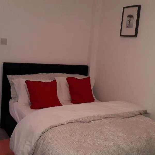Cosy London holiday Home (Near O2 arena), hotel in London