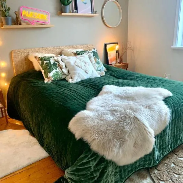 Super cosy cottage in heart of Dalarna, hotel v destinaci Västra Fors