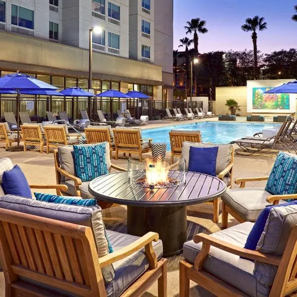 Cambria Hotel & Suites Anaheim Resort Area, hotelli Anaheimissä