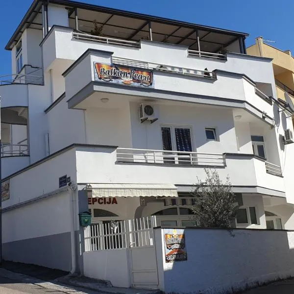 Balkan Pearl Apartments, hotel v Bare