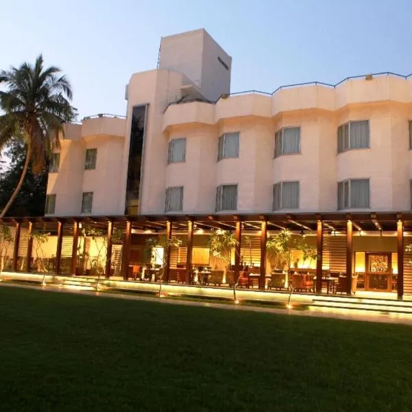 Hotel Express Residency Vadodara, hotel em Vāsad