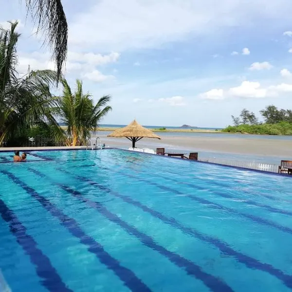 Bay Beach Hotel、ニラヴェリのホテル