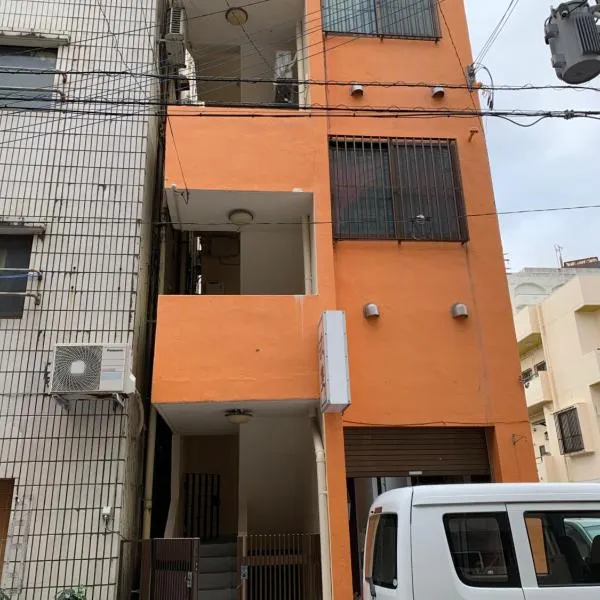 Maximum of 21 people can be rented in one building 3 minutes walk to Tomari Port 10 minutes drive to the airport No parking lot 30 seconds walk from paid parking lot warayunso port city May, hotel v destinaci Naha