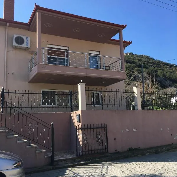 Ploumis House, hotel v destinaci Sikia