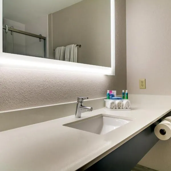 Holiday Inn Express Hotel & Suites Live Oak by IHG, hotel in Live Oak