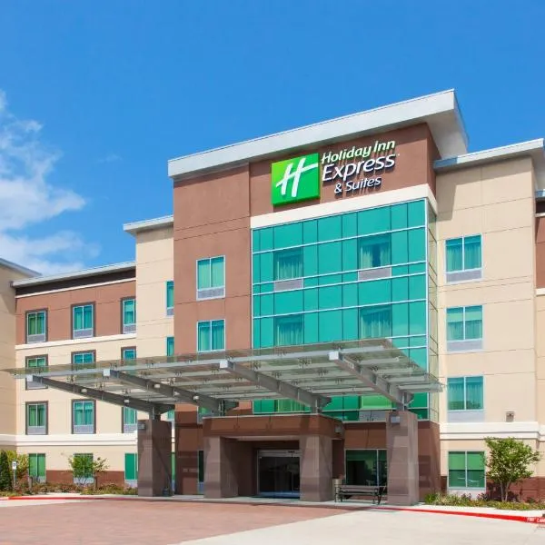 Holiday Inn Express & Suites Houston S - Medical Ctr Area, an IHG Hotel, viešbutis mieste Charter Bank Building Heliport