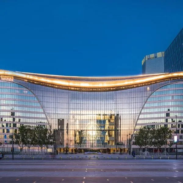 InterContinental Tianjin Yujiapu Hotel & Residences, an IHG Hotel، فندق في Binhai