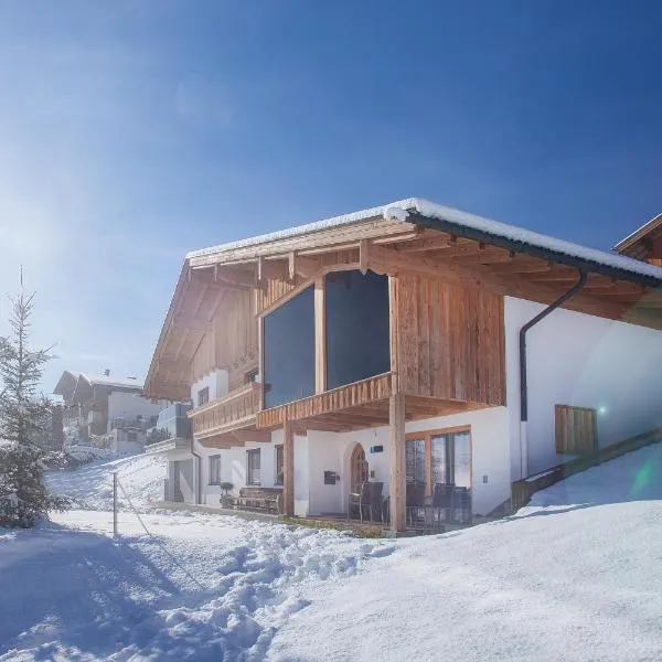 "Chalet Bergzeit" Ferienhaus mit Sauna & Wellness, hotel v destinaci Fügenberg