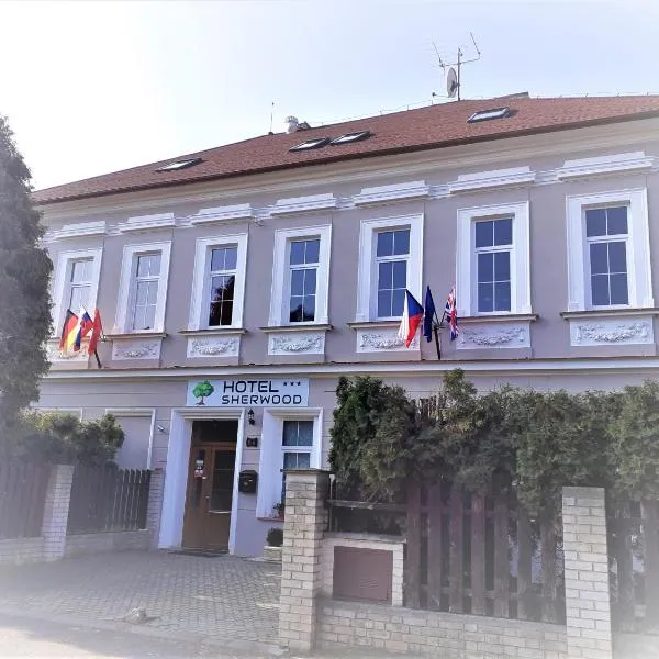 Sherwood Hotel Vojkovice nad Ohří, hotel in Perštejn