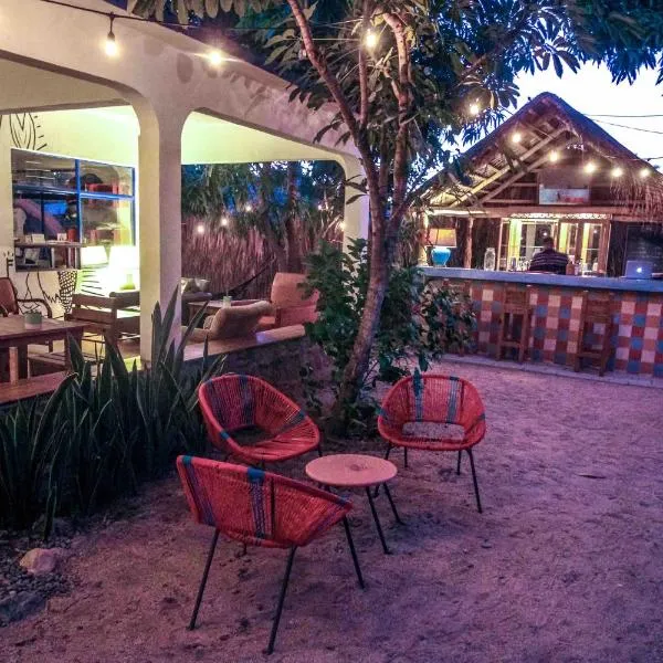 Todos Santos Hostel super fast and stable satellite wifi, hotel in Todos Santos