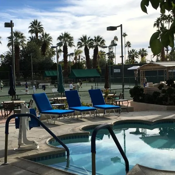GetAways at Palm Springs Tennis Club, hotel en Palm Springs