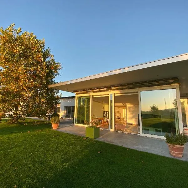 Exklusive Mini-Villa mit viel Platz, hotel v destinaci Herisau