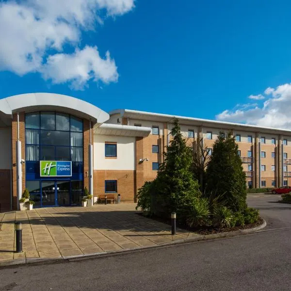 Holiday Inn Express Newport, an IHG Hotel, hotel in Crosskeys