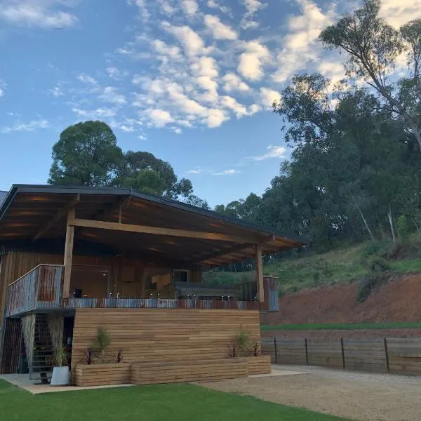 The Shed House, hotel in Mount Beauty