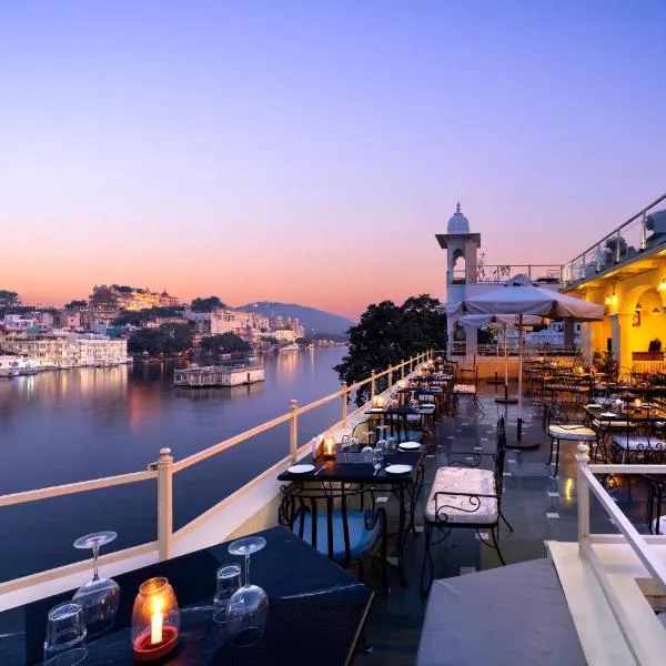 Hotel Sarovar On Lake Pichola, hotel in Ahār