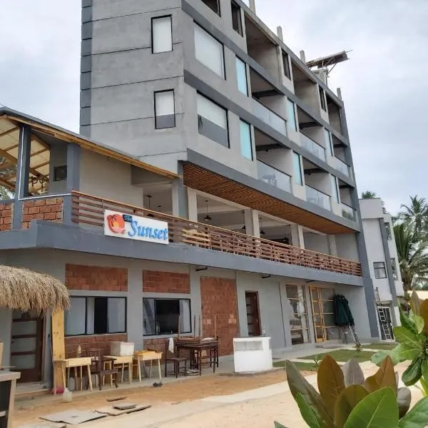 Sunset Beach Hotel: Mirissa şehrinde bir otel