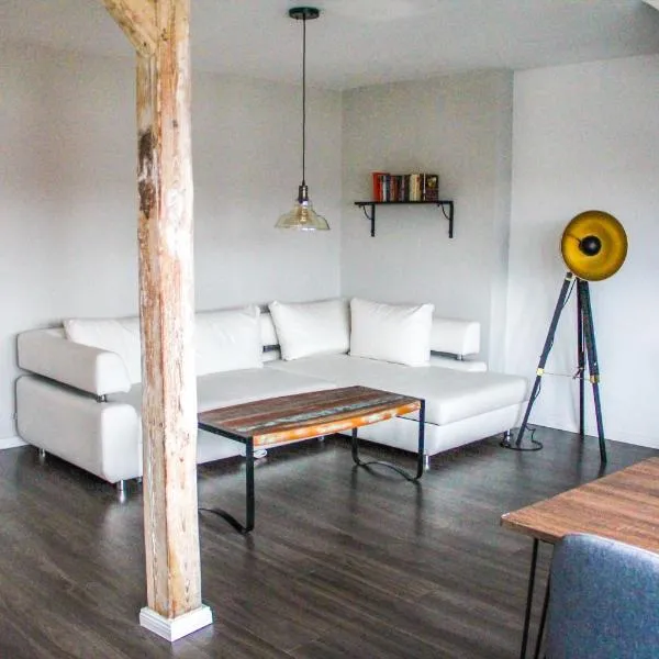 EXKLUSIVE 2 Zi. Dachgeschosswohnung in Top Lage!, khách sạn ở Bremen