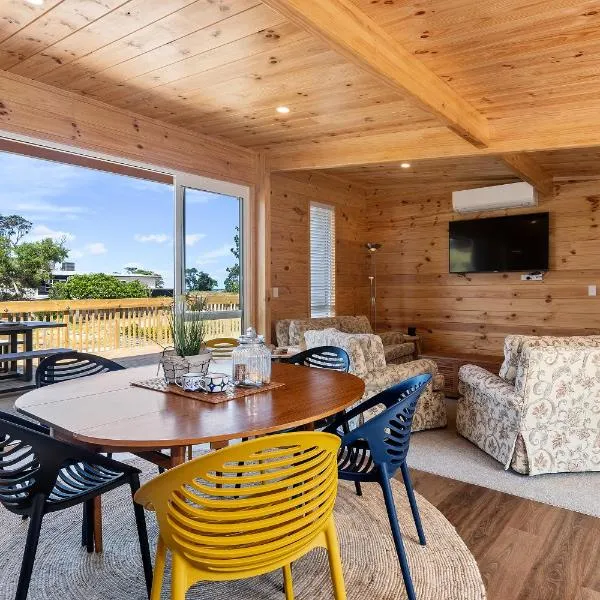Matapouri Bayside Retreat - Matapouri Holiday Home, hotel v destinaci Matapouri