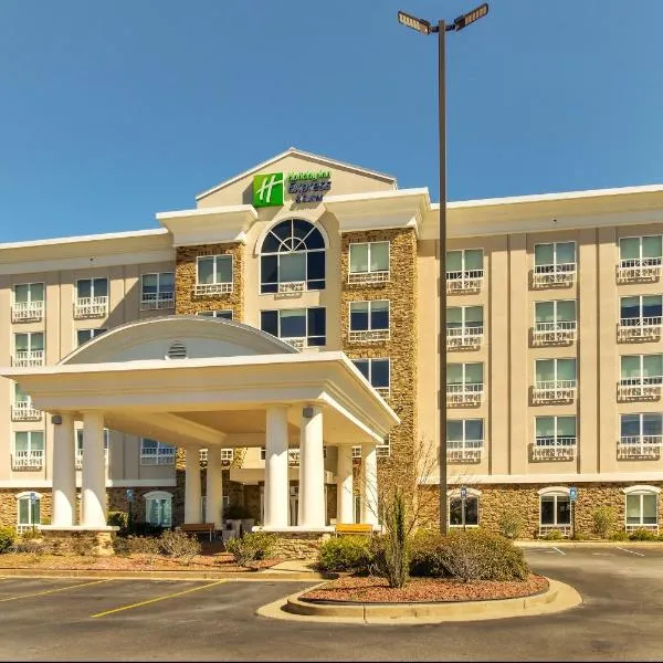 Holiday Inn Express Hotel & Suites Columbus-Fort Benning, an IHG Hotel, hotell i Columbus