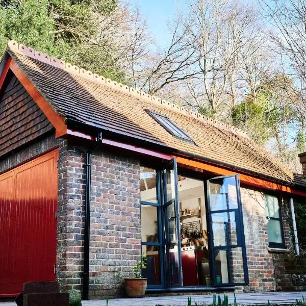 Tiny Cottage with Terrace & Parking, Central Lewes, hotel v destinaci Lewes