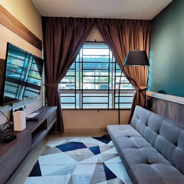 Comfort home 5min to Airport 15min to city center 近机场 适合小家庭 安静小区, hotel di Penampang