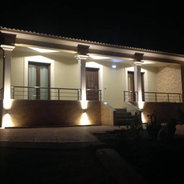 SOPHIAS, hotelli kohteessa Agios Stefanos