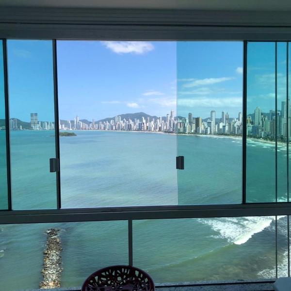 Apto com vista deslumbrante, com piscina e garagem!