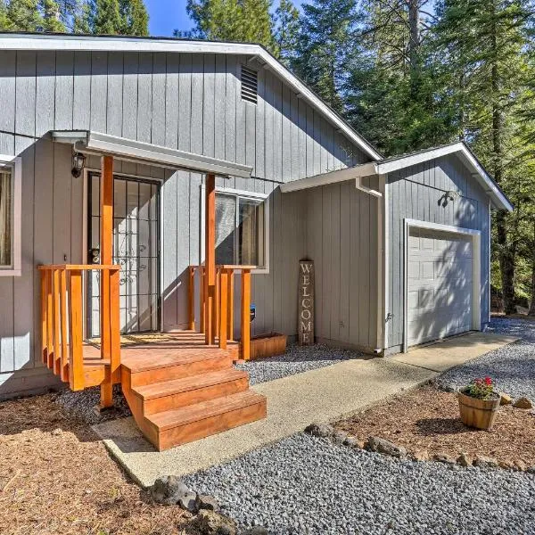 Base Camp Lassen Home 13 Mi to Volcanic Natl Park, hotel v destinaci Shingletown
