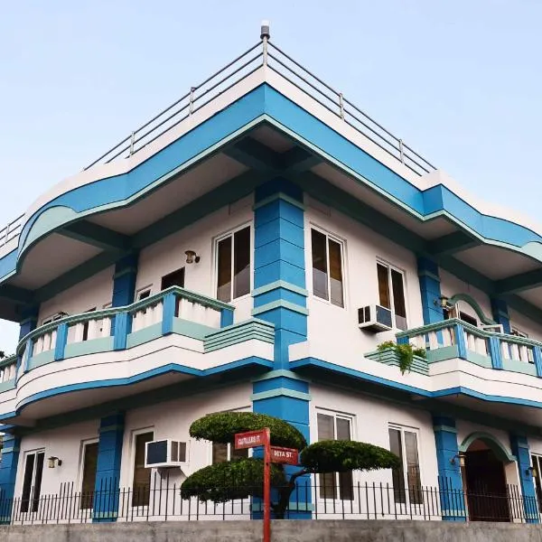 Den Den Guesthouse, hotel di Basco