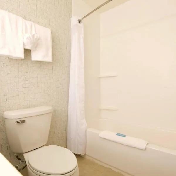 Holiday Inn Express & Suites Alpena - Downtown by IHG, hotel v destinaci Alpena