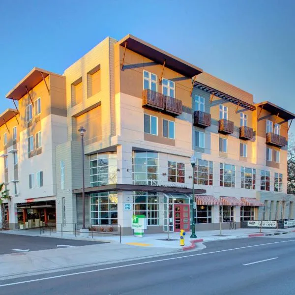 Holiday Inn Windsor - Wine Country by IHG, hotelli kohteessa Windsor