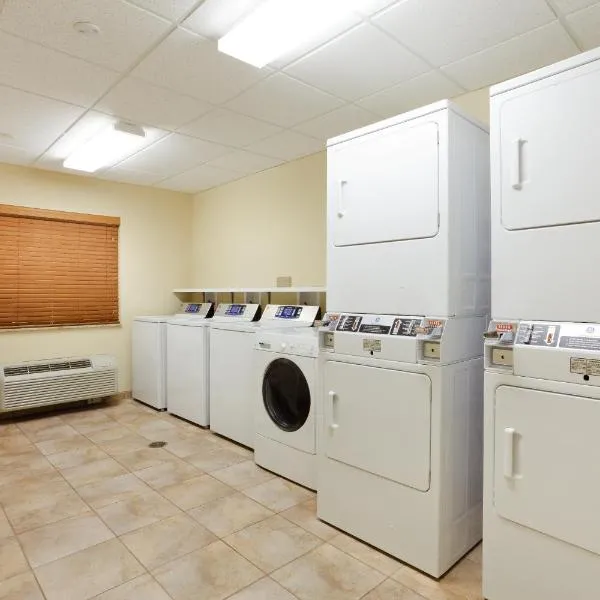 Candlewood Suites Harrisburg I-81 Hershey Area by IHG, hotell i Harrisburg