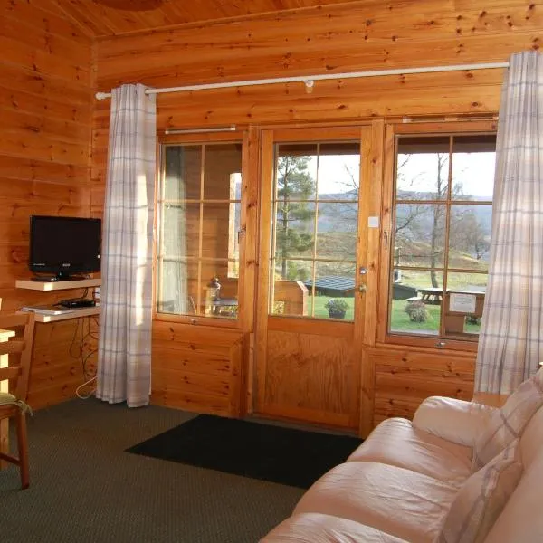 Cosy & compact Rowan Lodge no2, hotel v destinaci Killin