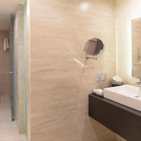 Holiday Inn Mexico Dali Airport by IHG, hotel in Mexico-Stad