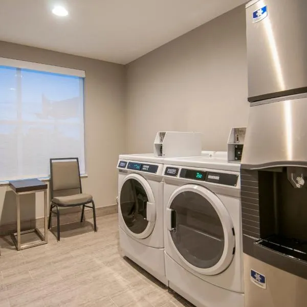 Holiday Inn - New Orleans Airport North by IHG, מלון בקנר